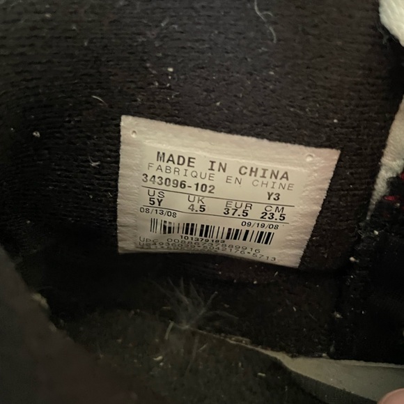 Youth Nike Jordan high tops - Picture 3 of 4